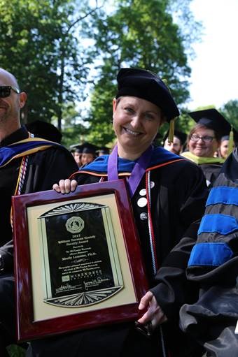 Dr. Shelly Lemons, 2017 Grandy Faculty Award winner