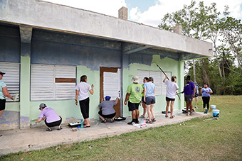 McKendree Students Painting Belizean Classroom