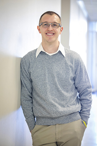 Neuroscience research assistant Tom Mahan ’07 majored in biology.